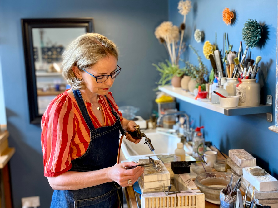 Annie_Ruthven-Taggart_2_studio_shot